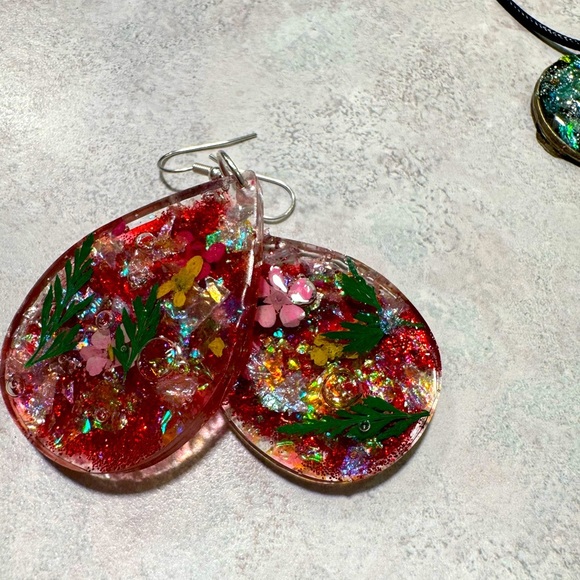 Gorgeous Floral Earrings 🔥💡 - Picture 1 of 4